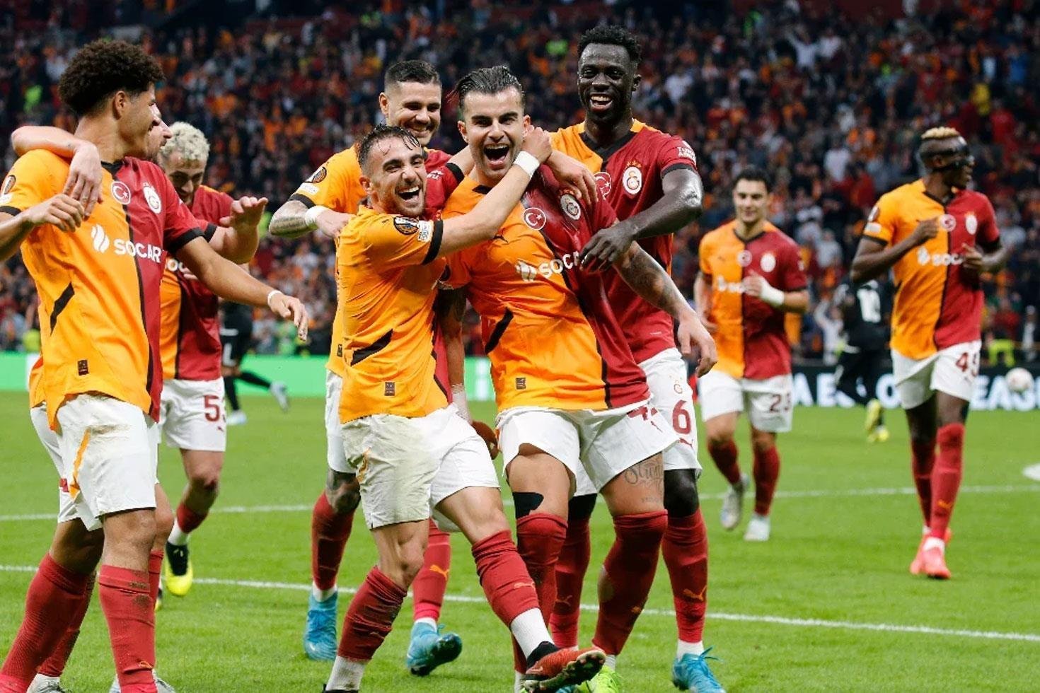 İngiliz devleri Galatasaray’ın yıldızı için sıraya girdi